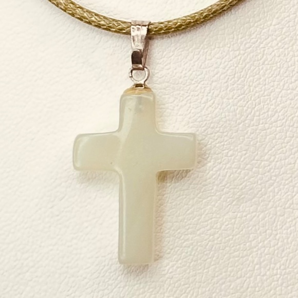 Green Chalcedony Carved Cross Pendant Pale Green EUC - Picture 3 of 9